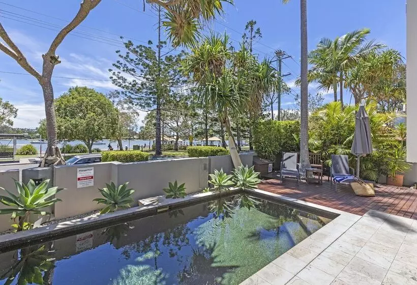 Deluxe-villa 3 Makuuhuonetta, Noosa Village River Resort