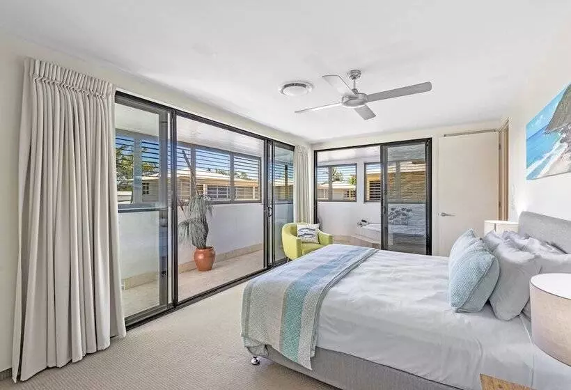 Deluxe-villa 3 Makuuhuonetta, Noosa Village River Resort