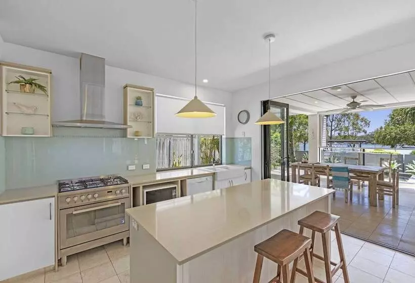 Deluxe-villa 3 Makuuhuonetta, Noosa Village River Resort