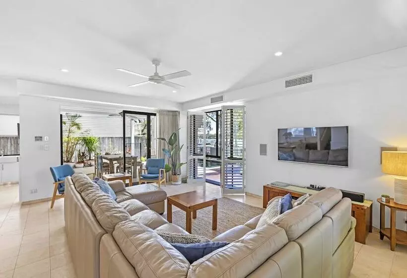 Deluxe-villa 3 Makuuhuonetta, Noosa Village River Resort