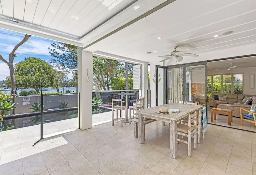 Deluxe-villa 3 Makuuhuonetta, Noosa Village River Resort