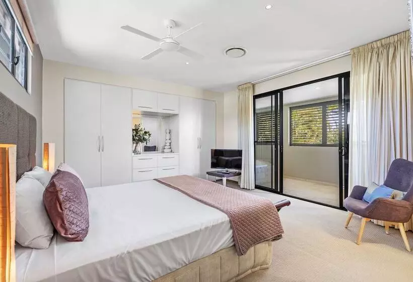 Deluxe-villa 3 Makuuhuonetta, Noosa Village River Resort