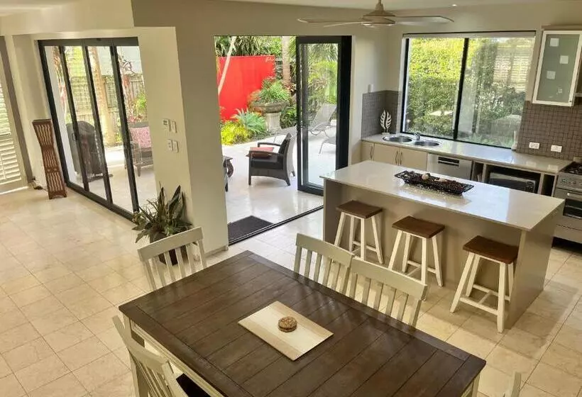 Villa 3 Makuuhuonetta, Noosa Village River Resort