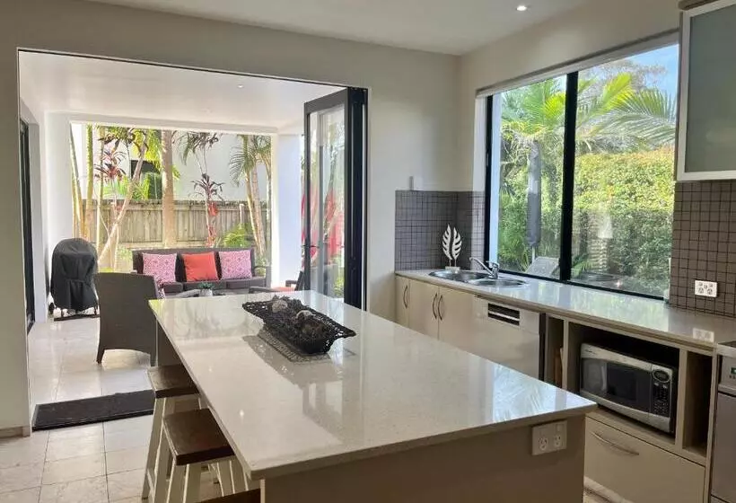 Villa 3 Makuuhuonetta, Noosa Village River Resort