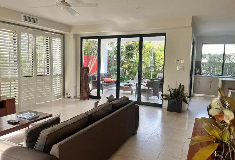 Villa 3 Makuuhuonetta, Noosa Village River Resort