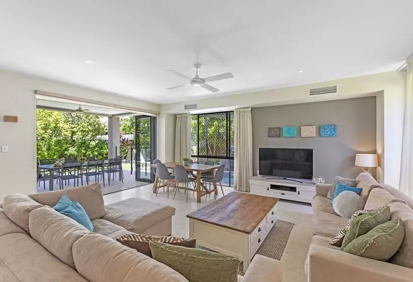 Deluxe-villa 3 Makuuhuonetta, Noosa Village River Resort