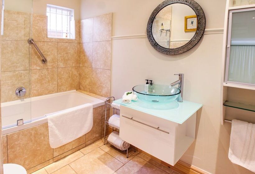 اتاق کلاسیک, 3 On Camps Bay