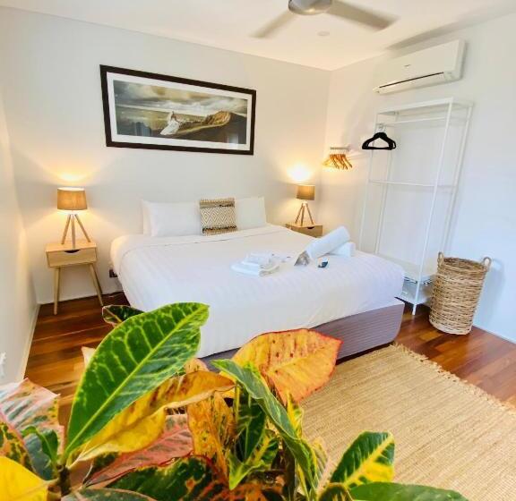 سوییت, Bayhaven Lodge