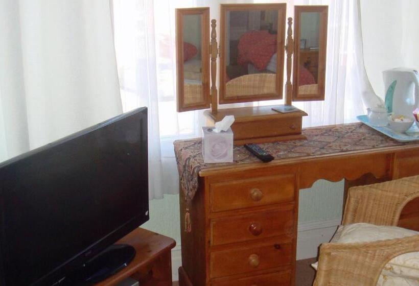 غرفة قياسية ثلاثية, Harlequin Guest House With Parking