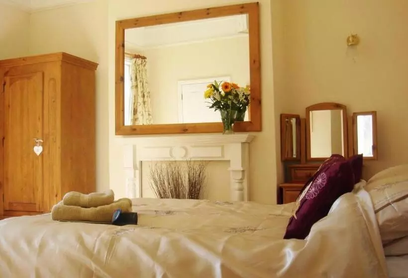 Perhehuone, Harlequin Guest House With Parking