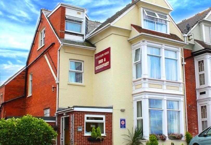 غرفة عائلية, Harlequin Guest House With Parking