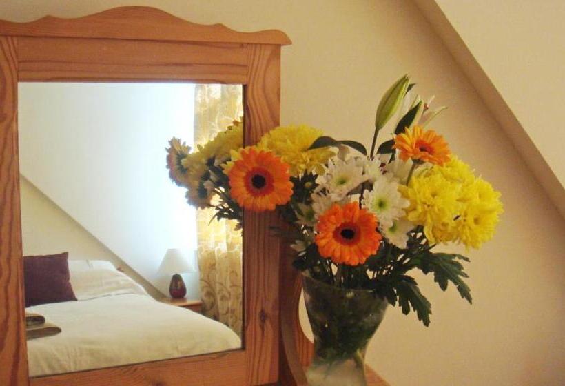 غرفة عائلية, Harlequin Guest House With Parking