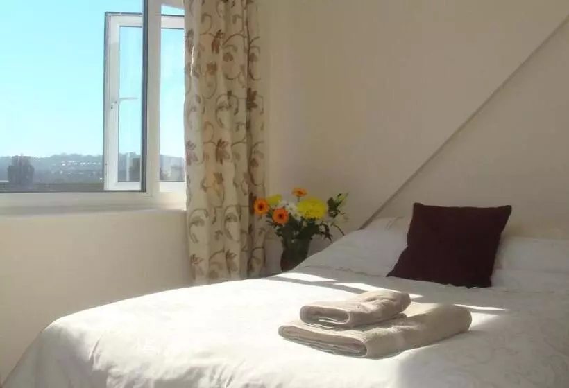 Standard-huone, Harlequin Guest House With Parking