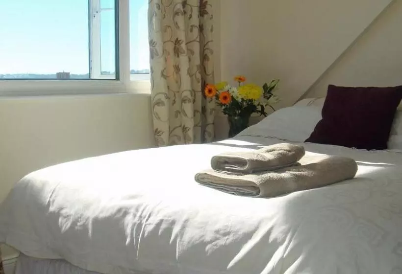 Standard-huone, Harlequin Guest House With Parking
