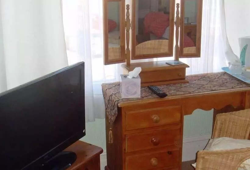 Standard-huone, Harlequin Guest House With Parking