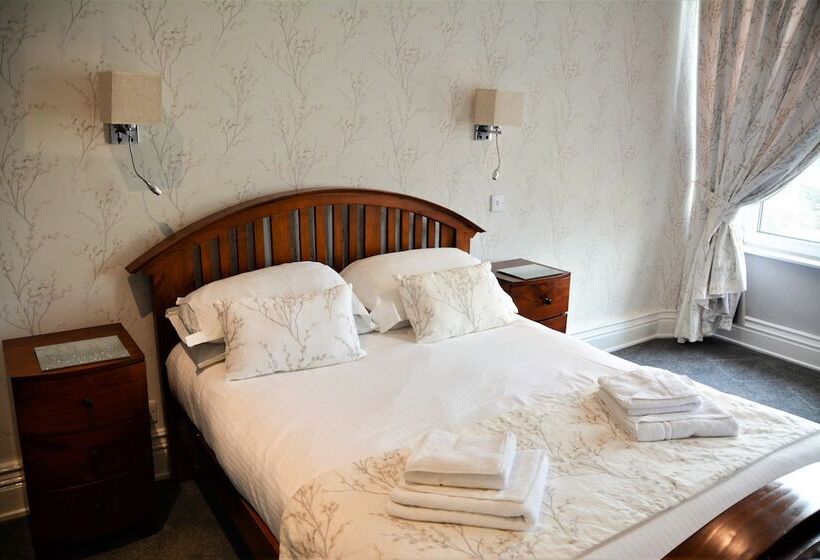 패밀리 룸, The Royal Station