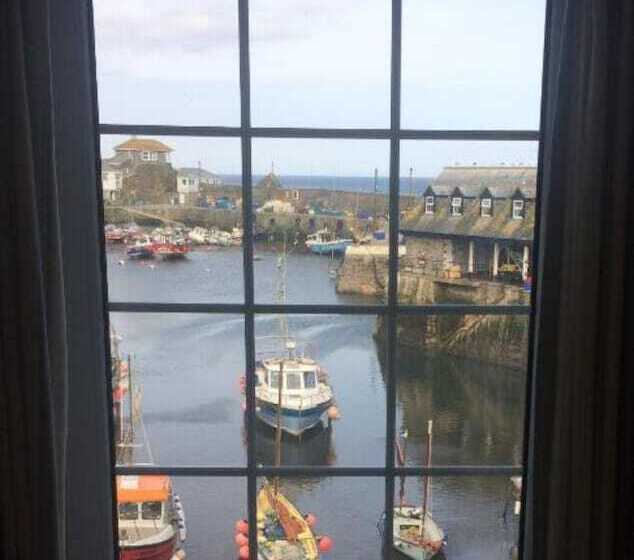 اتاق استاندارد, The Wheelhouse