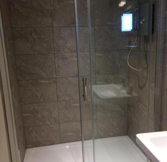 اتاق لوکس, The Wheelhouse