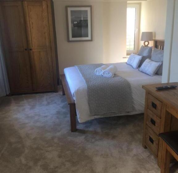 اتاق لوکس, The Wheelhouse