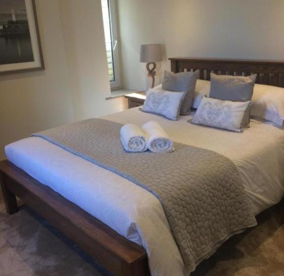 اتاق لوکس, The Wheelhouse