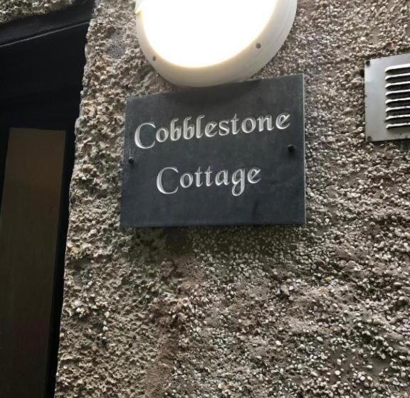 خانه 2 خوابه, The Wheelhouse