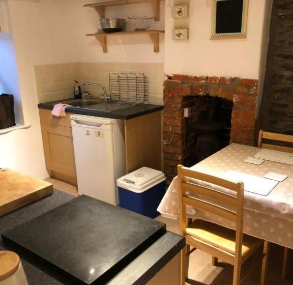 خانه 2 خوابه, The Wheelhouse