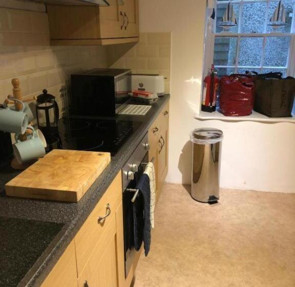 خانه 2 خوابه, The Wheelhouse