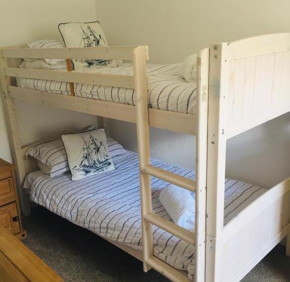 خانه 2 خوابه, The Wheelhouse