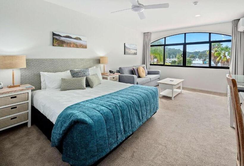 غرفة ديلوكس سرير كينج ذات إطلالة, Quality Hotel Oceans Tutukaka