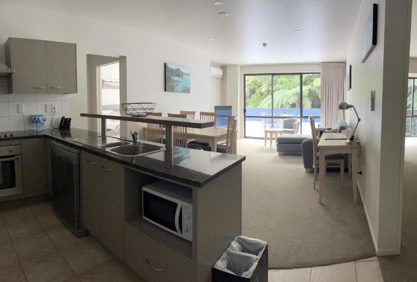 شقة غرفتين, Quality Hotel Oceans Tutukaka