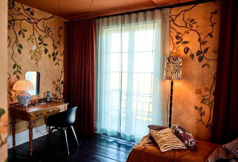 Полулюкс Повышенной Комфортности, Grå Gåsen