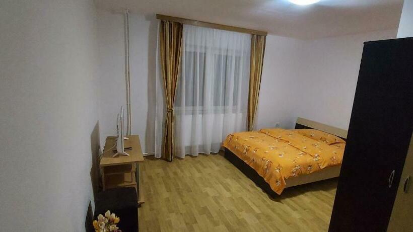 标准间, Antic House