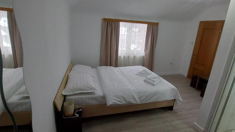 标准间, Antic House