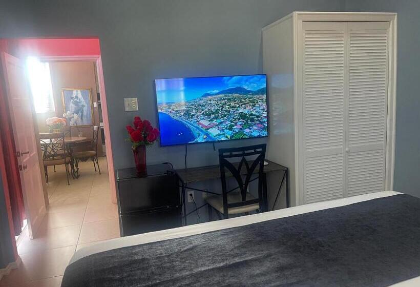 Camera Familiare, The Colosseum