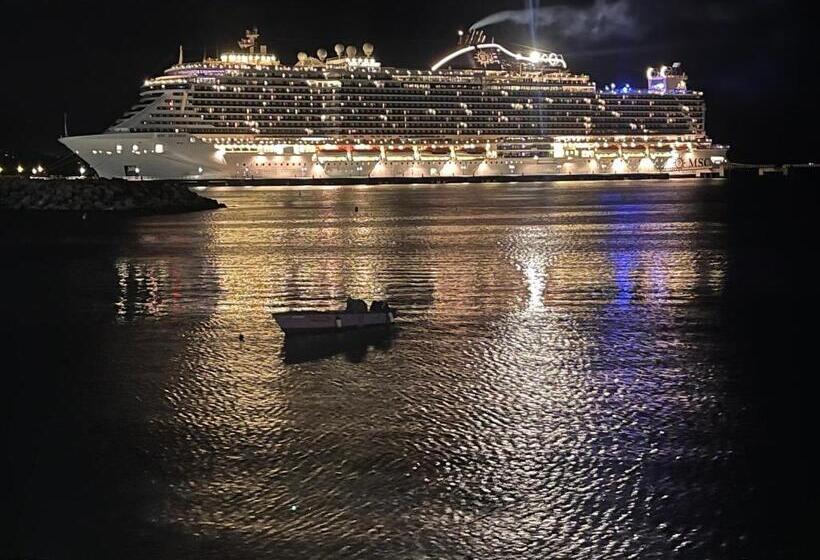 Camera Familiare, The Colosseum