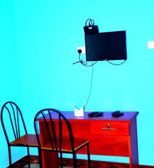 디럭스 스튜디오, Safari Park House