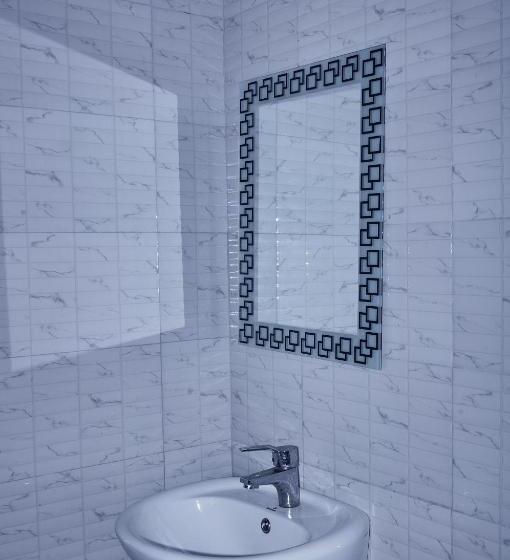 디럭스 스튜디오, Safari Park House