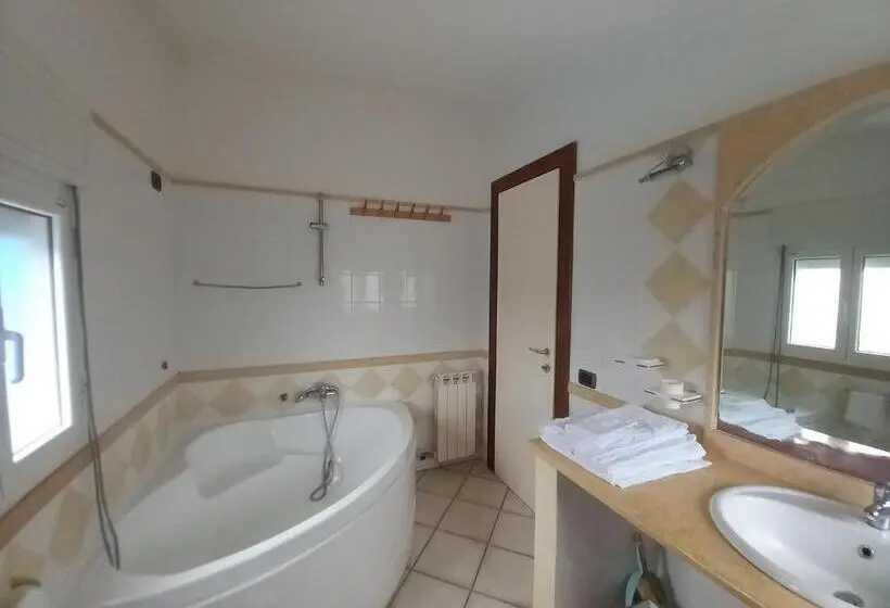 Standard-huone Allasnäkymä, Villa Acquamarina