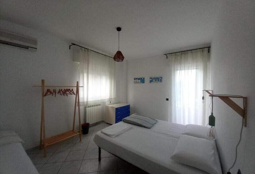 غرفة قياسية مطلّة علي حمام السباحة, Villa Acquamarina