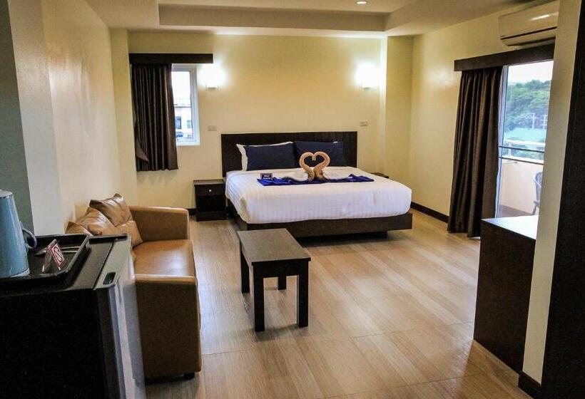 חדר דלוקס עם מרפסת נוף לים, Sky Villa Hua Hin Guesthouse   Adults Only