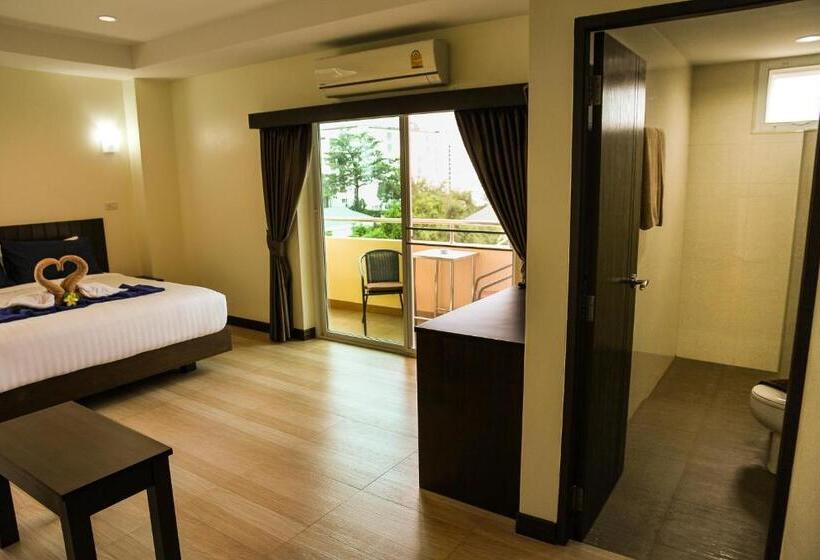 חדר דלוקס עם מרפסת נוף לים, Sky Villa Hua Hin Guesthouse   Adults Only