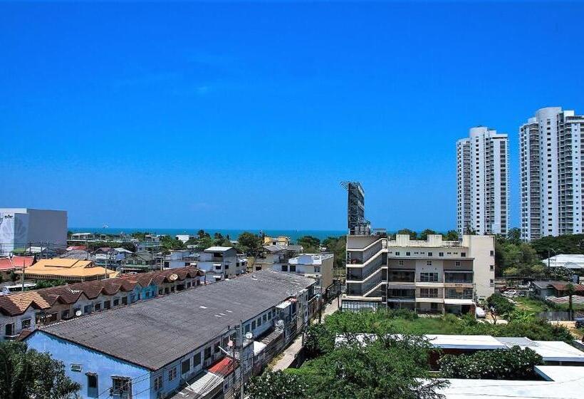 חדר דלוקס עם מרפסת נוף לים, Sky Villa Hua Hin Guesthouse   Adults Only