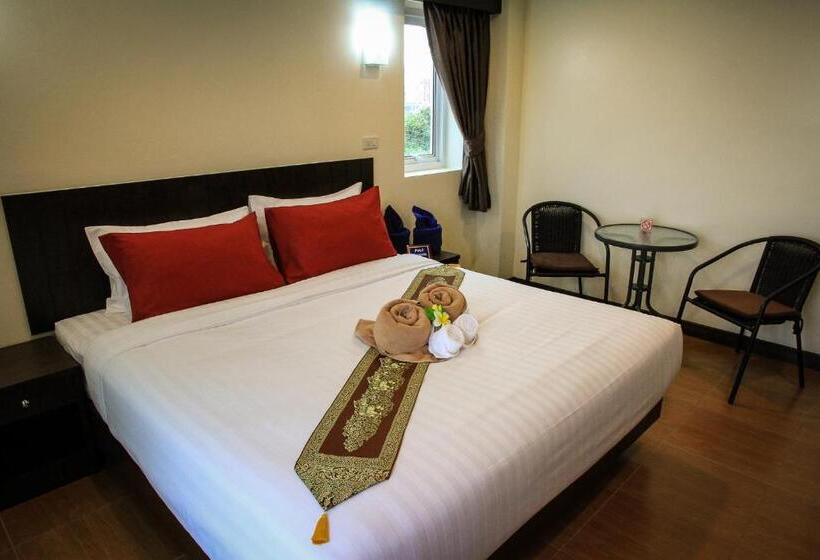 חדר סטנדרט עם מרפסת, Sky Villa Hua Hin Guesthouse   Adults Only
