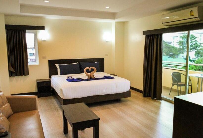 חדר דלוקס עם מרפסת, Sky Villa Hua Hin Guesthouse   Adults Only