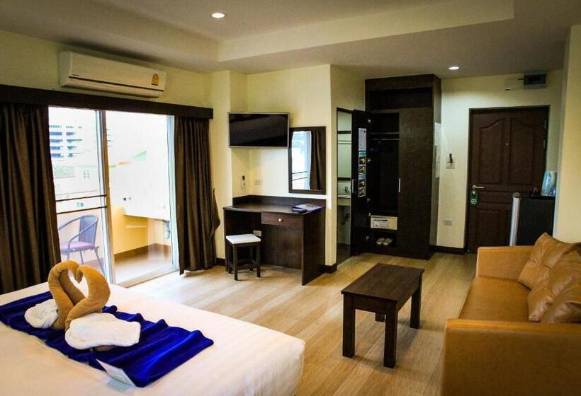 חדר דלוקס עם מרפסת, Sky Villa Hua Hin Guesthouse   Adults Only