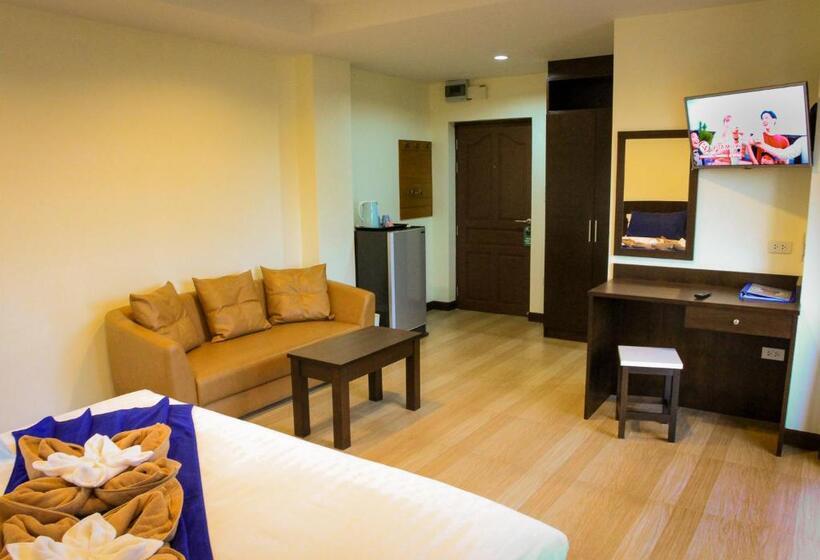 חדר דלוקס עם מרפסת, Sky Villa Hua Hin Guesthouse   Adults Only