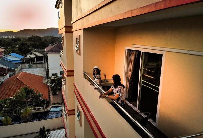 חדר דלוקס עם מרפסת, Sky Villa Hua Hin Guesthouse   Adults Only