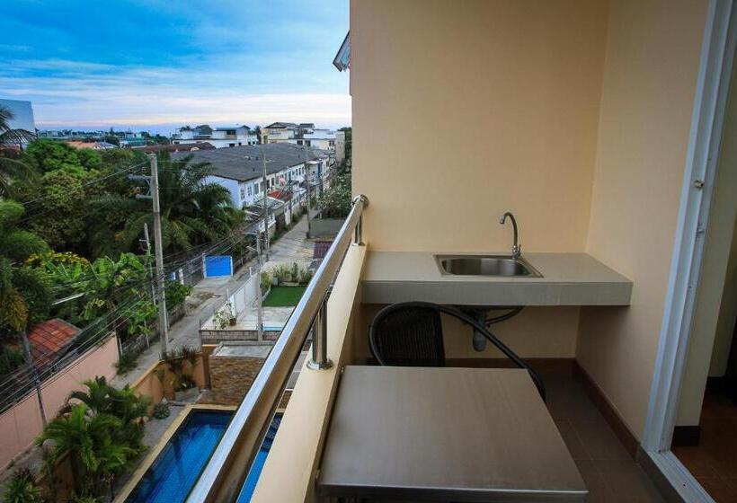 חדר סטנדרט נוף לים עם מרפסת, Sky Villa Hua Hin Guesthouse   Adults Only