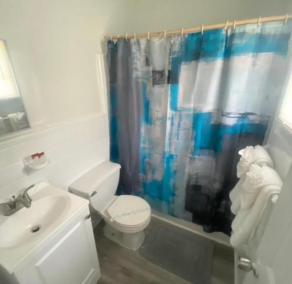 إستوديو ديلوكس, Uptown Inn & Suites