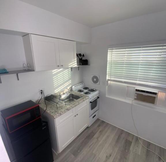 إستوديو ديلوكس, Uptown Inn & Suites